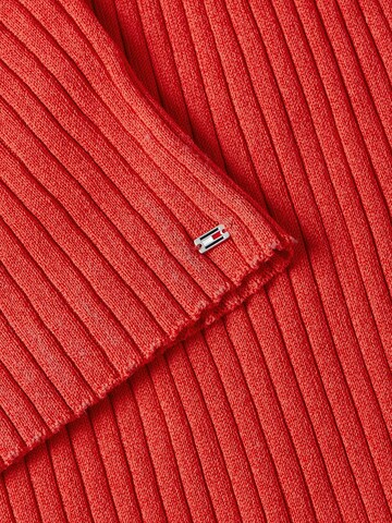 raudona TOMMY HILFIGER Megzta suknelė