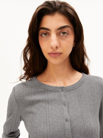 Cardigan ARMEDANGELS en gris