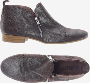 Madeleine Flats & Loafers in 37 in Brown: front