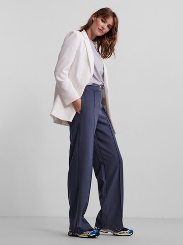 Blazer 'Bozzy' di PIECES in bianco