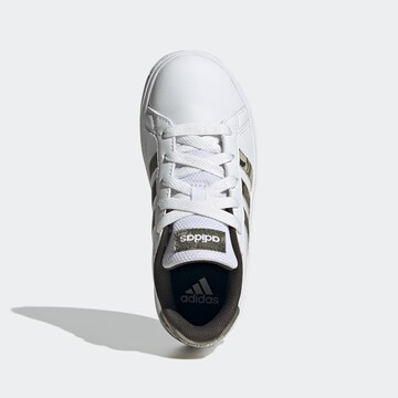 Baskets ADIDAS SPORTSWEAR en blanc