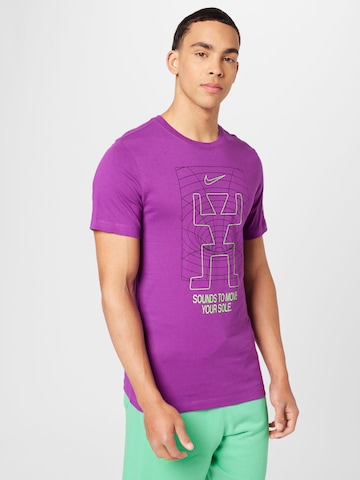 Nike Sportswear T-shirt i lila: framsida