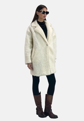 Elara Mantel in Weiß
