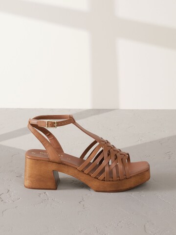 Next Sandale in Braun