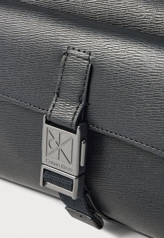 juoda Calvin Klein Rankinė ant juosmens: priekis