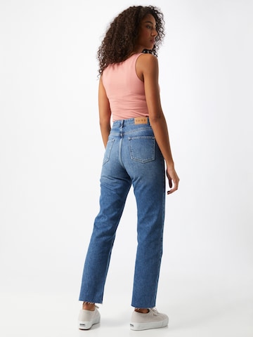 NA-KD Regular Jeans in Blauw