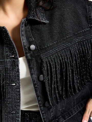 Gilet 'RHINESTONE CROPPED DENIM JACKET' IT'S BASIC en gris
