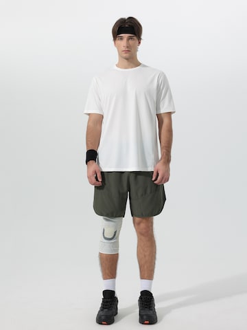 YOUTHUP Performance Shirt 'Feuchttrans' in White: front