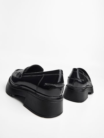 Chaussure basse Bershka en noir