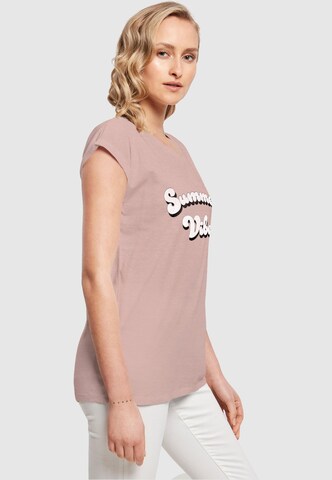 T-shirt 'Summer Vibes' Merchcode en rose