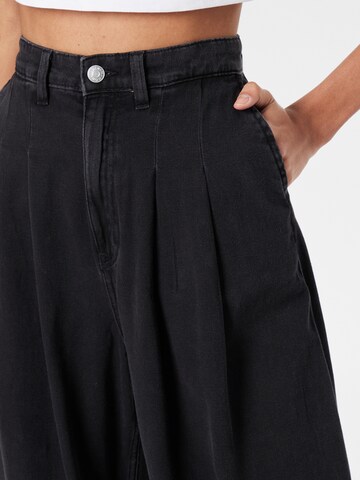 Monki Wide leg Pleated Jeans in Black