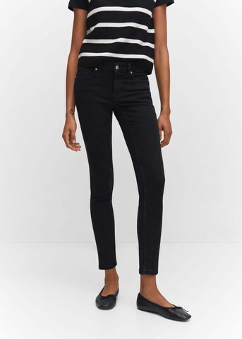 Skinny Jeans de la MANGO pe negru: față