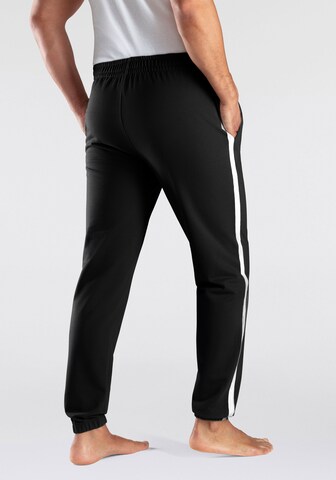 Tapered Pantaloni di BENCH in nero