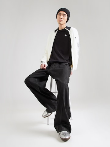 T-Shirt 'ESSNTIALS' NEW ERA en noir