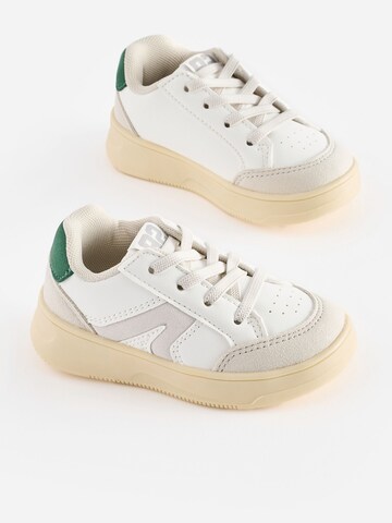 Baskets Next en blanc
