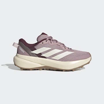 Chaussure basse 'Tracefinder Plus' ADIDAS TERREX en rose : devant