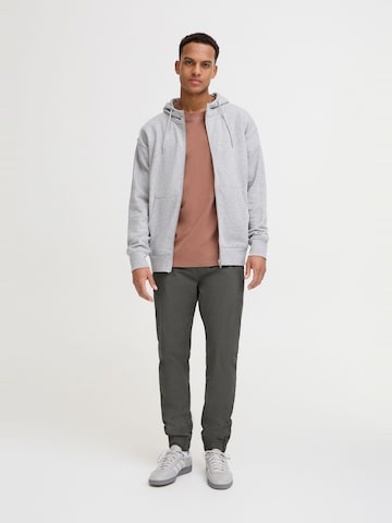 Effilé Pantalon !Solid en gris : devant