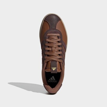 ADIDAS SPORTSWEAR - Sapatilhas baixas 'VL COURT 3.0' em castanho