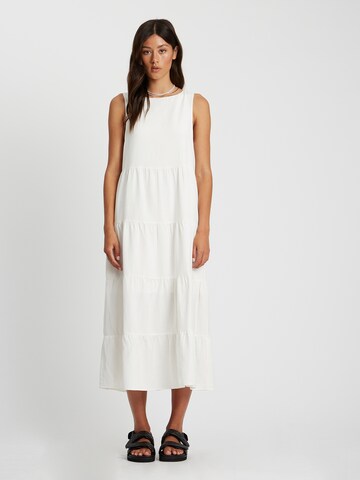 Robe 'Byron' St MRLO en blanc : devant