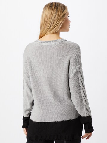 NU-IN - Jersey talla grande en gris