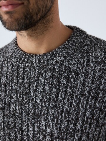 Next Pullover in Grau