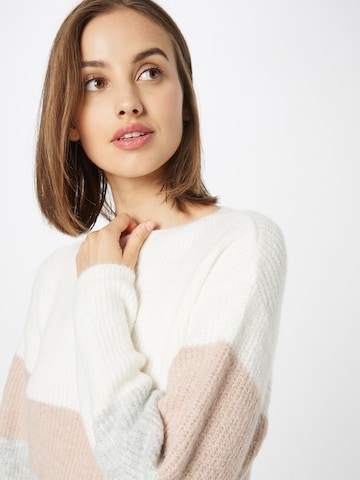 ABOUT YOU Sweater 'Sally' in White