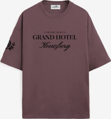Maglietta 'GRAND HOTEL' di Vertere Berlin in lilla: frontale