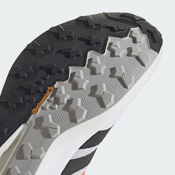 ADIDAS TERREX - Zapatos bajos 'Freehiker 3' en blanco
