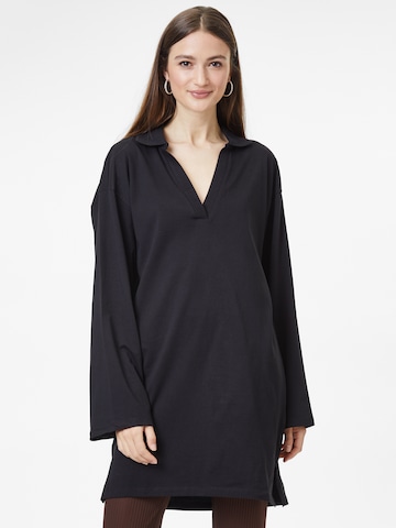 Monki Dress in Black: front