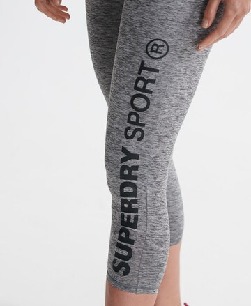 Skinny Pantalon de sport Superdry en gris