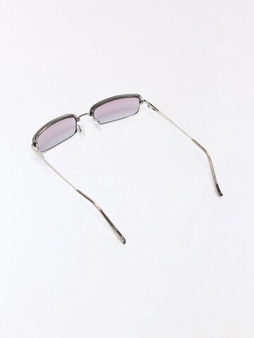 Lunettes de soleil Bershka en gris