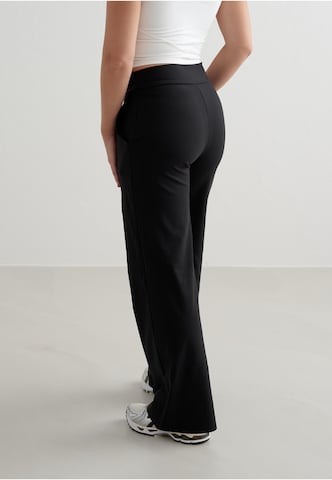 Bootcut Pantaloni sportivi 'Sense' di Aim'n in nero