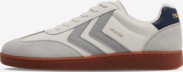 Hummel Sneakers in White: front