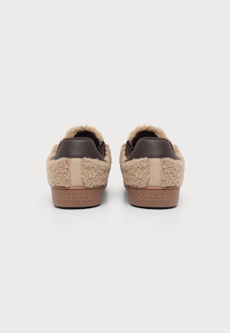 GUESS Matalavartiset tennarit 'NAOKI3' värissä beige