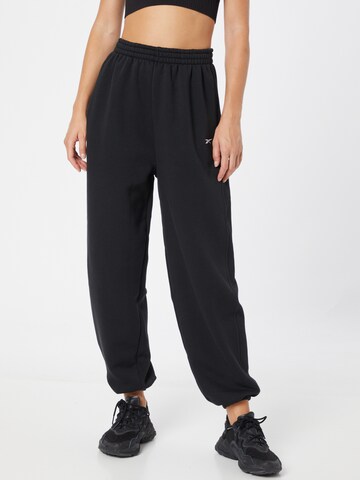 Effilé Pantalon de sport Reebok en noir : devant