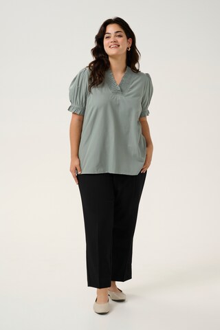 KAFFE CURVE - Blusa 'Mai' em verde