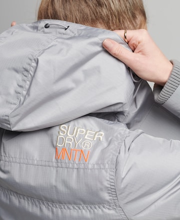 Superdry Funktionsjacke 'Mountain' in Grau