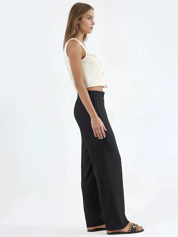 Hiccup Loose fit Trousers in Black