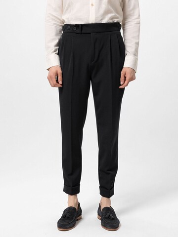 Slimfit Pantaloni con pieghe di Antioch in nero