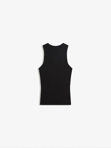 Tricou de la Bershka pe negru