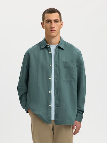 SELECTED - Ajuste confortable Camisa en verde: frente