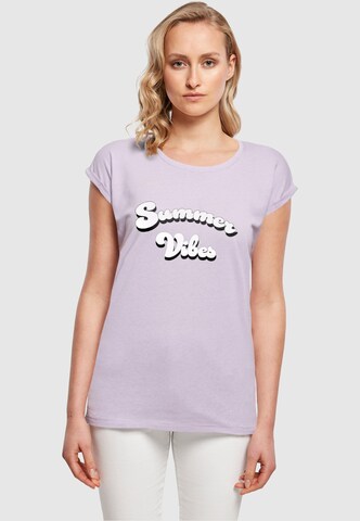 Merchcode T-Shirt 'Summer Vibes' in Lila: predná strana
