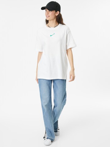 T-shirt Nike Sportswear en blanc