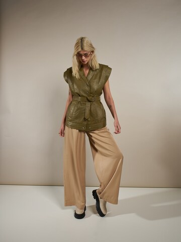 ABOUT YOU x Laura Giurcanu Wide leg Pants 'Melis' in Brown