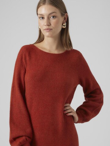 Robes en maille 'LEFILE' VERO MODA en rouge