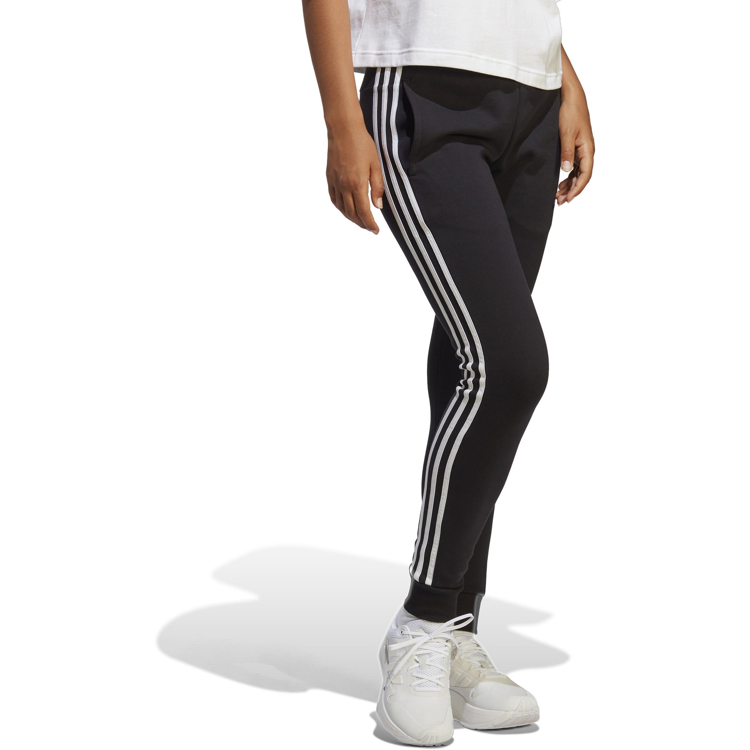 ADIDAS SPORTSWEAR - Tapered Pantalón deportivo 'Essentials' en negro: frente