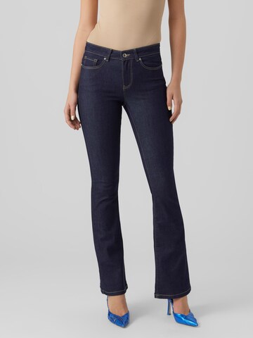 VERO MODA Flared Jeans 'Peachy' in Blau: predná strana