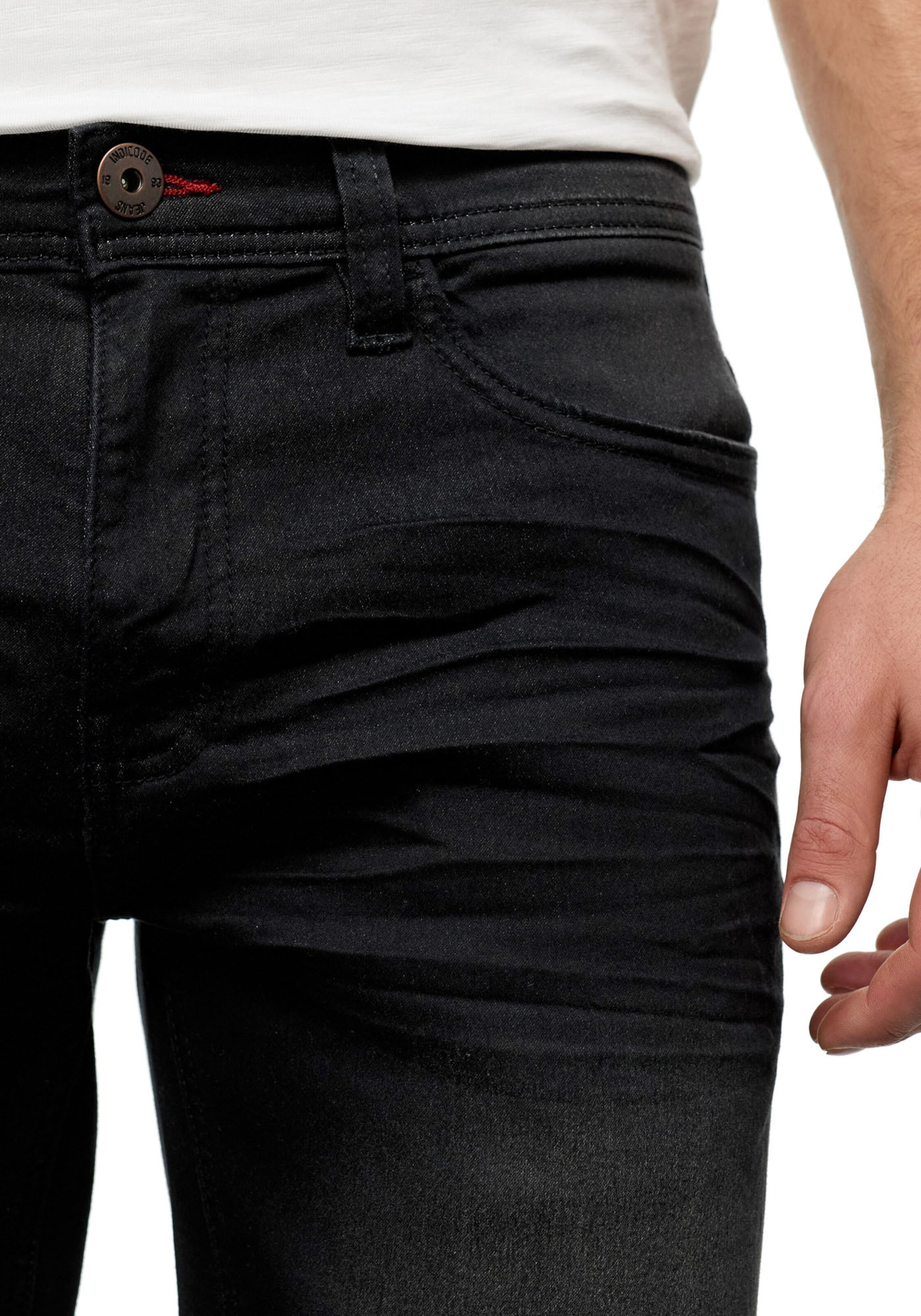 INDICODE JEANS Regular Shorts in Schwarz