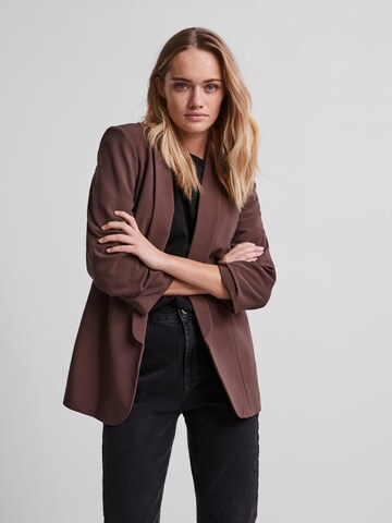 Blazer 'PCBOSELLA' PIECES en marron : devant