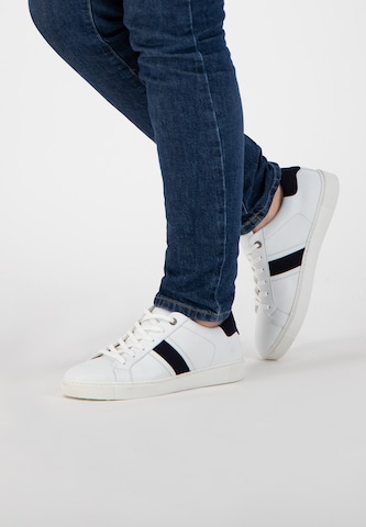 NoGRZ Sneakers in White: front